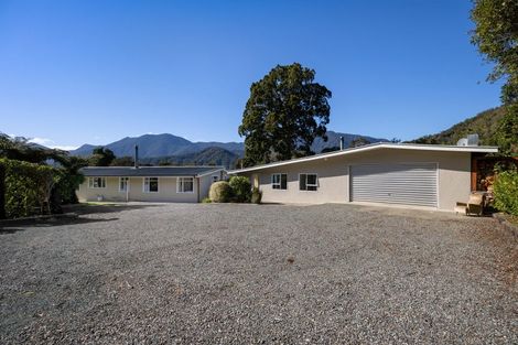 Photo of property in 25 Kamahi Road, Tennyson Inlet, Rai Valley, 7195