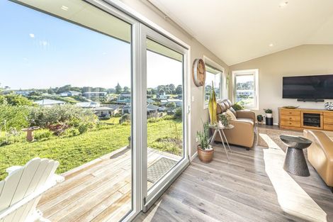 Photo of property in 12 Longbeach Drive, Castlecliff, Whanganui, 4501