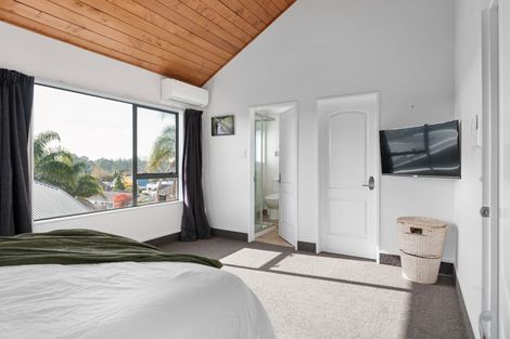 Photo of property in 2 Dallinger Street, St Andrews, Hamilton, 3200