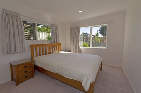 Photo of property in 2/89 Aberdeen Road, Castor Bay, Auckland, 0620