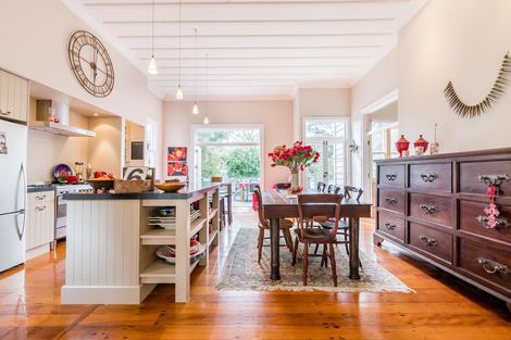 Photo of property in 54 Tinopai Road, Titirangi, Auckland, 0604