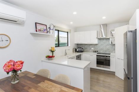 Photo of property in 2/17 Cunningham Place, Halswell, Christchurch, 8025