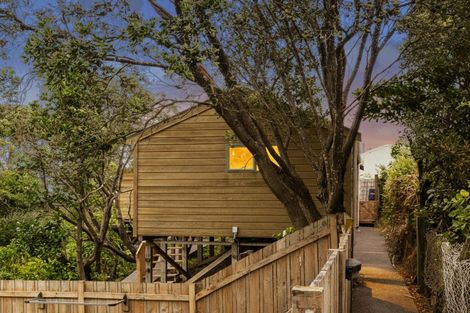 Photo of property in 18 Darlington Terrace, Miramar, Wellington, 6022