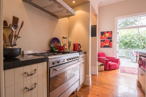 Photo of property in 54 Tinopai Road, Titirangi, Auckland, 0604