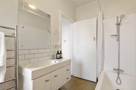 Photo of property in Haitaitai Flats, 4/20 Brighton Road, Parnell, Auckland, 1052