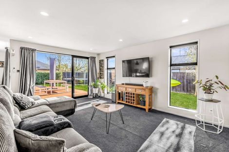 Photo of property in 8 Stonebridge Lane, Oxford, 7430