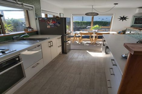 Photo of property in 4b Hillcrest Road, Orewa, 0931