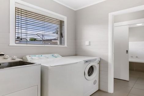 Photo of property in 1 Alf Walker Place, Papakura, 2110