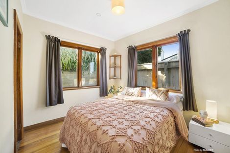 Photo of property in 11 Oku Street, Island Bay, Wellington, 6023