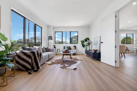 Photo of property in 14 Parkmore Drive, Rosehill, Papakura, 2113