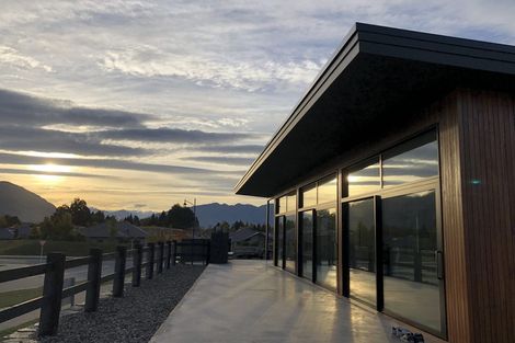 Photo of property in 1 Campbell Road, Wanaka, 9305