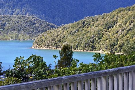 Photo of property in 20 Worlds End Road, Tennyson Inlet, 7195