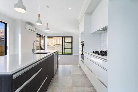 Photo of property in 17 Kuku Avenue, Red Beach, 0932