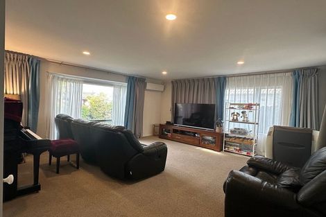Photo of property in 59 Frank Nobilo Drive, Golflands, Auckland, 2013