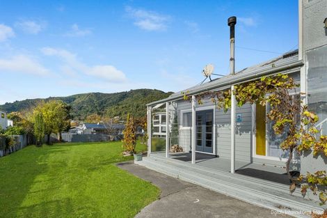 Photo of property in 6 Durham Street, Picton, 7220