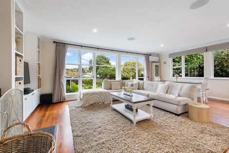 Photo of property in 21 Chartwell Avenue, Glenfield, Auckland, 0629