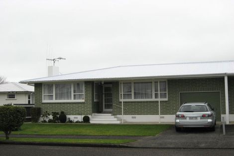 Photo of property in 43 Karaka Crescent, Levin, 5510
