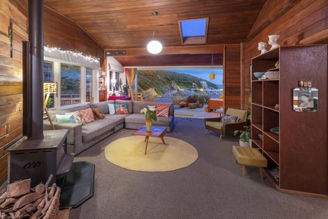 Photo of property in 11 Cave Road, Houghton Bay, Wellington, 6023