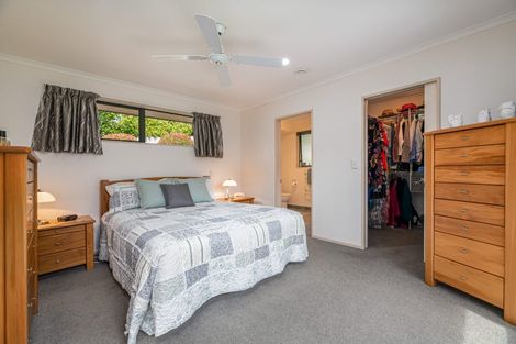 Photo of property in 4 Chardonnay Rise, Henderson, Auckland, 0612