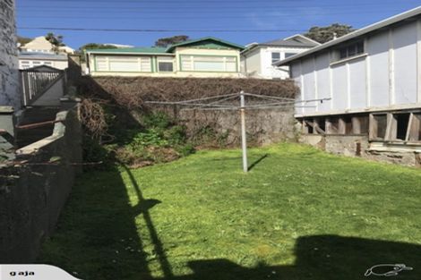 Photo of property in 14 Hawker Street, Mount Victoria, Wellington, 6011