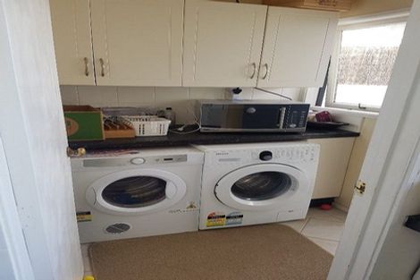 Photo of property in 8 Himalaya Drive, Half Moon Bay, Auckland, 2012