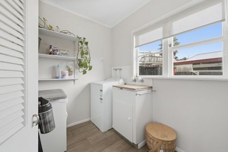 Photo of property in 74 Queen Road, Bellevue, Tauranga, 3110