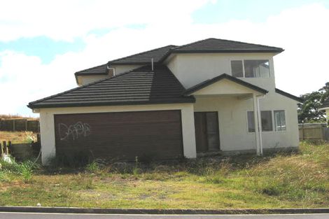 Photo of property in 8 Highgrove Lane, Totara Vale, Auckland, 0632