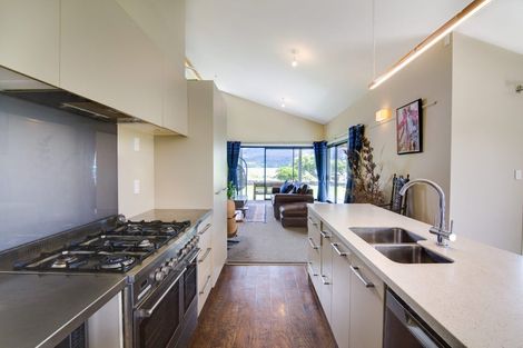 Photo of property in 33 Benmore Place, Glenorchy, 9372