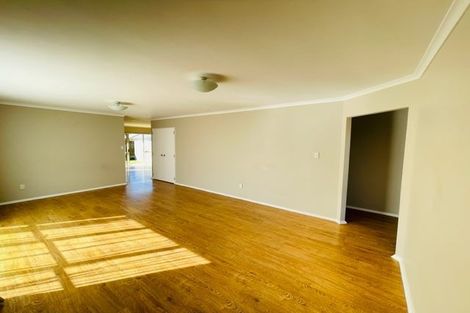 Photo of property in 15 Newbegin Place, Weymouth, Auckland, 2103