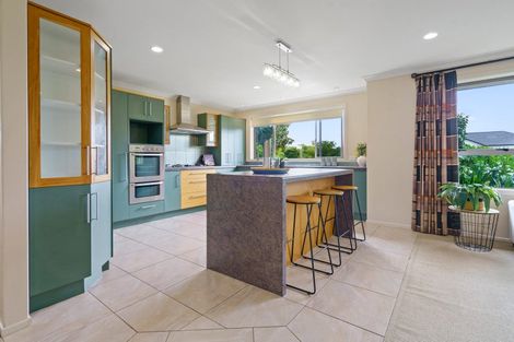 Photo of property in 1 Glenroy Place, Green Bay, Auckland, 0604