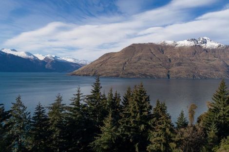 Photo of property in 34 Mckerrow Place, Sunshine Bay, Queenstown, 9300