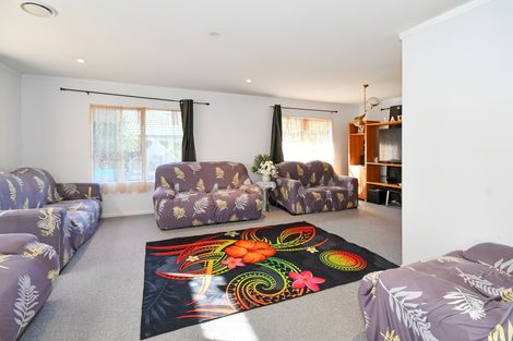 Photo of property in 15 Oakmont Place, Wattle Downs, Auckland, 2103