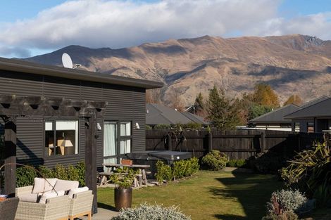 Photo of property in 122 Rob Roy Lane, Wanaka, 9305
