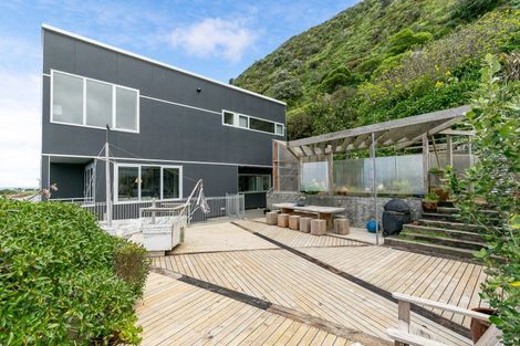 Photo of property in 100 Owhiro Bay Parade, Owhiro Bay, Wellington, 6023