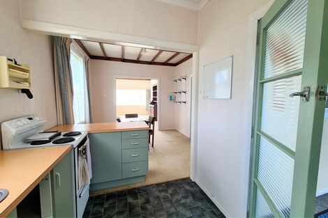 Photo of property in 16 Gisborne Terrace, Opunake, 4616