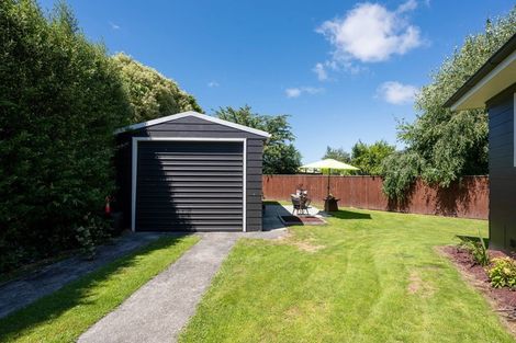 Photo of property in 17 Irwin Place, Kinloch, Taupo, 3377