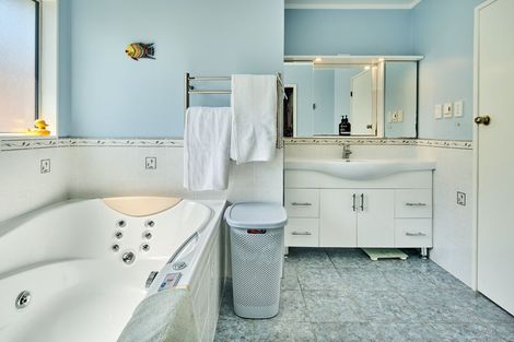 Photo of property in 7 Tui Terrace, Tawa, Wellington, 5028