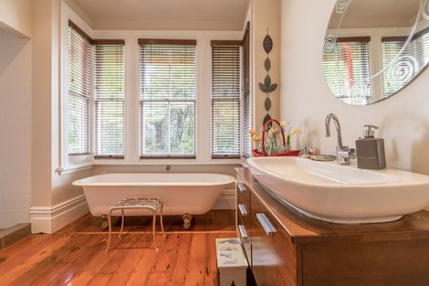 Photo of property in 54 Tinopai Road, Titirangi, Auckland, 0604