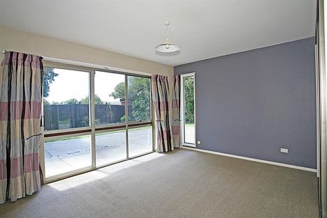 Photo of property in 38 Camberwell Place, Avonhead, Christchurch, 8042
