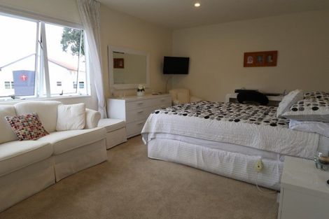 Photo of property in 212b Devonport Road, Tauranga, 3110