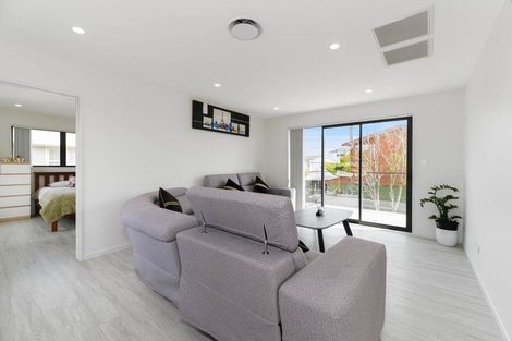 Photo of property in 6a Cutler Street, New Lynn, Auckland, 0600