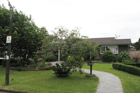 Photo of property in 1 Donzella Place, Conifer Grove, Takanini, 2112