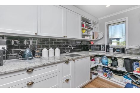 Photo of property in 19-21 Kauri Drive, Kumeu, 0810