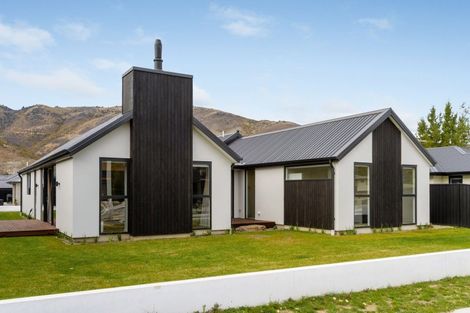 Photo of property in 11 Woods Crescent, Cromwell, 9310