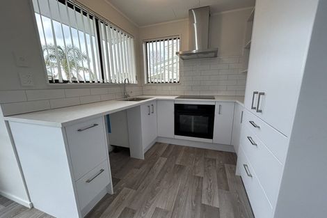 Photo of property in 14 Chablis Place, Henderson, Auckland, 0612