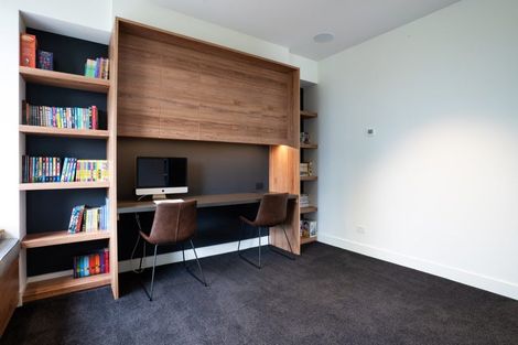 Photo of property in 49 Saint Andrews Square, Strowan, Christchurch, 8052