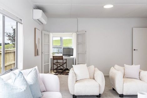Photo of property in 44 Egmont Road, Waiwhakaiho, New Plymouth, 4312
