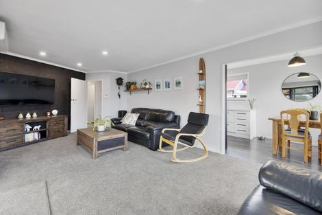 Photo of property in 6 Oakley Crescent, Hornby, Christchurch, 8042