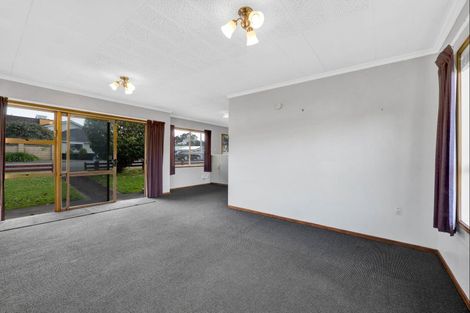 Photo of property in 39 Birdwood Avenue, Moturoa, New Plymouth, 4310