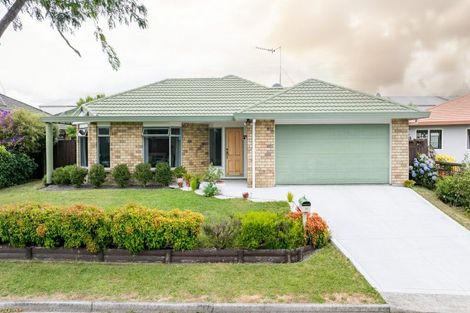 Photo of property in 37 Hastings Place, Hamilton Lake, Hamilton, 3204